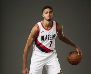 冲击力十足！吕佩尔半场5中2拿到13分5板2断 罚球8中8