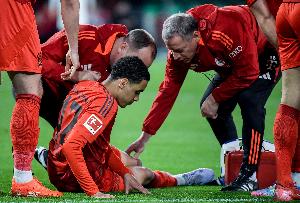 188体育官网-图片报：换下穆西亚拉是预防措施，他并没有受什么伤